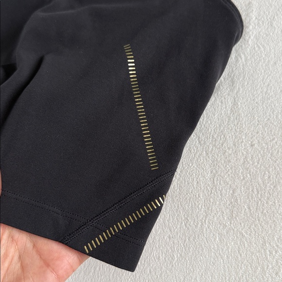Lululemon SPECIAL EDITION Align Tank *Gold
Black - Picture 6 of 8